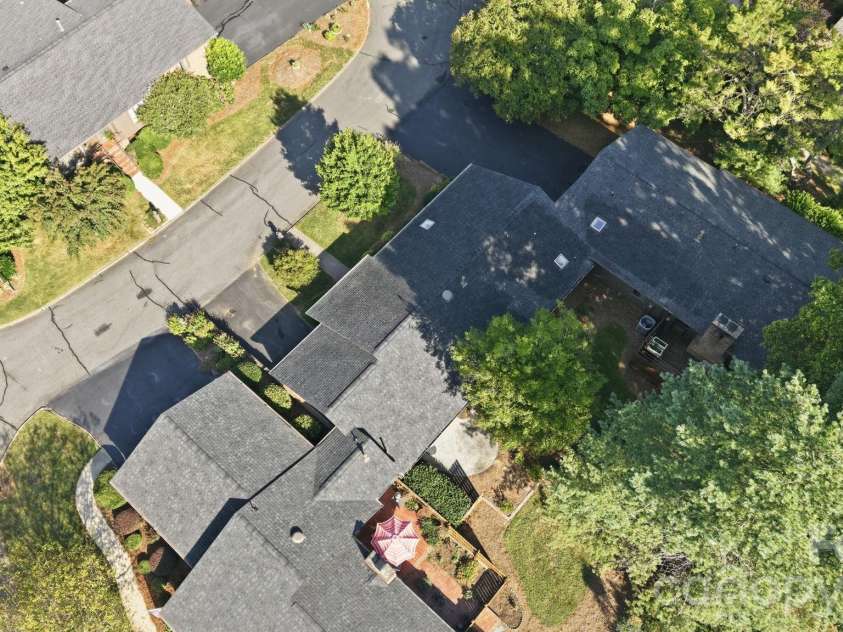 103 Briar Ridge Circle, Winston Salem, NC 27104.  MLS# CAR4421455, YatesRealty ID 48697. 