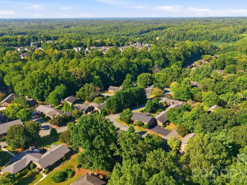 103 Briar Ridge Circle, Winston Salem, NC 27104.  MLS# CAR4421455, YatesRealty ID 48697. 