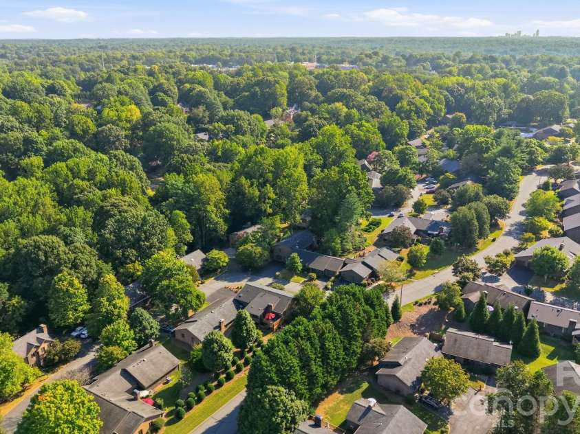 103 Briar Ridge Circle, Winston Salem, NC 27104.  MLS# CAR4421455, YatesRealty ID 48697. 