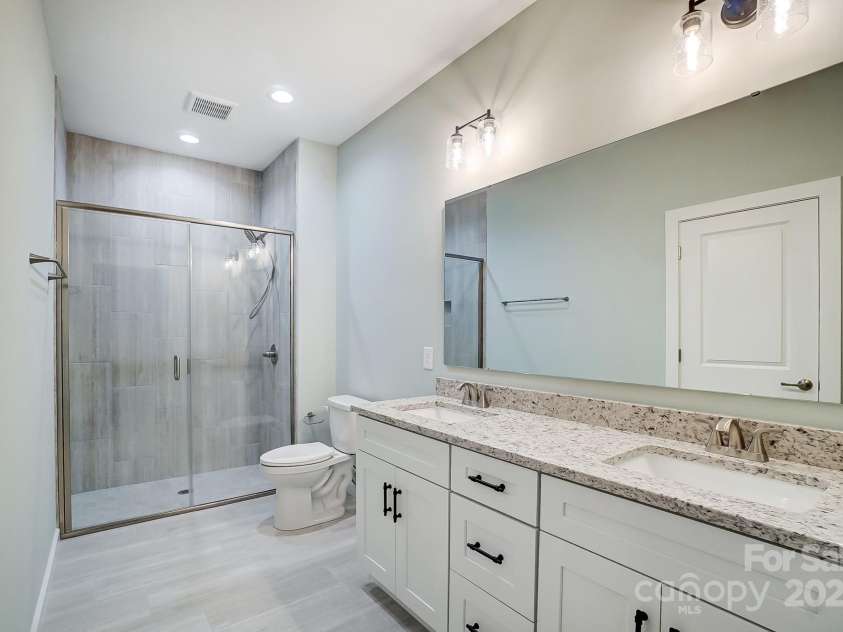 2866 15th Avenue Place, Hickory, NC 28602.  MLS# CAR4168342, YatesRealty ID 487. 