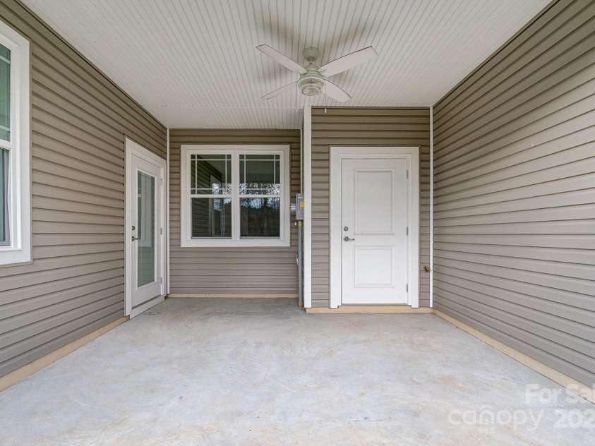 2866 15th Avenue Place, Hickory, NC 28602.  MLS# CAR4168342, YatesRealty ID 487. 