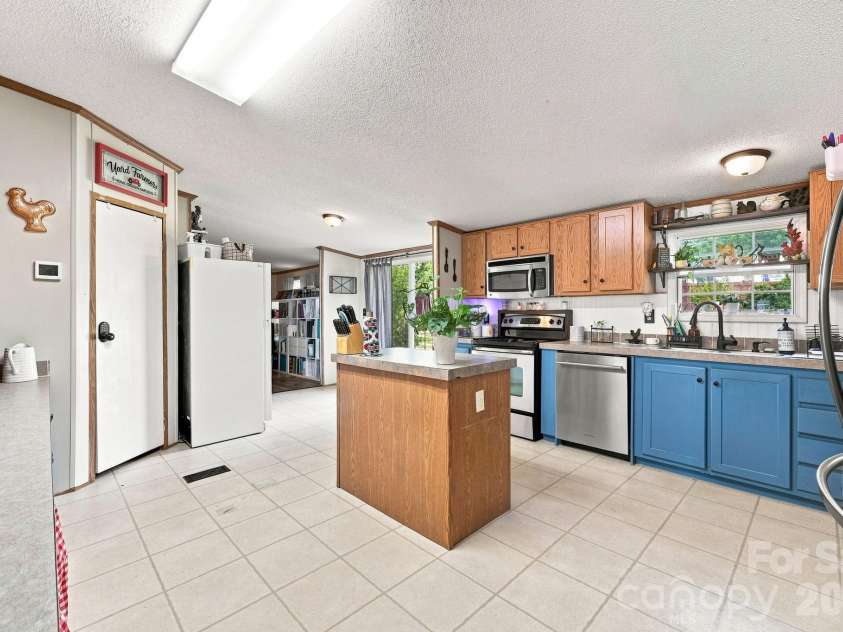 2607 Forsythe Lane, Concord, NC 28025.  MLS# CAR4418205, YatesRealty ID 48705. 