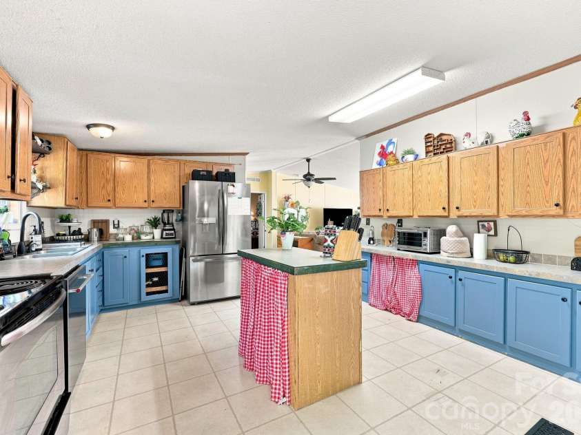 2607 Forsythe Lane, Concord, NC 28025.  MLS# CAR4418205, YatesRealty ID 48705. 