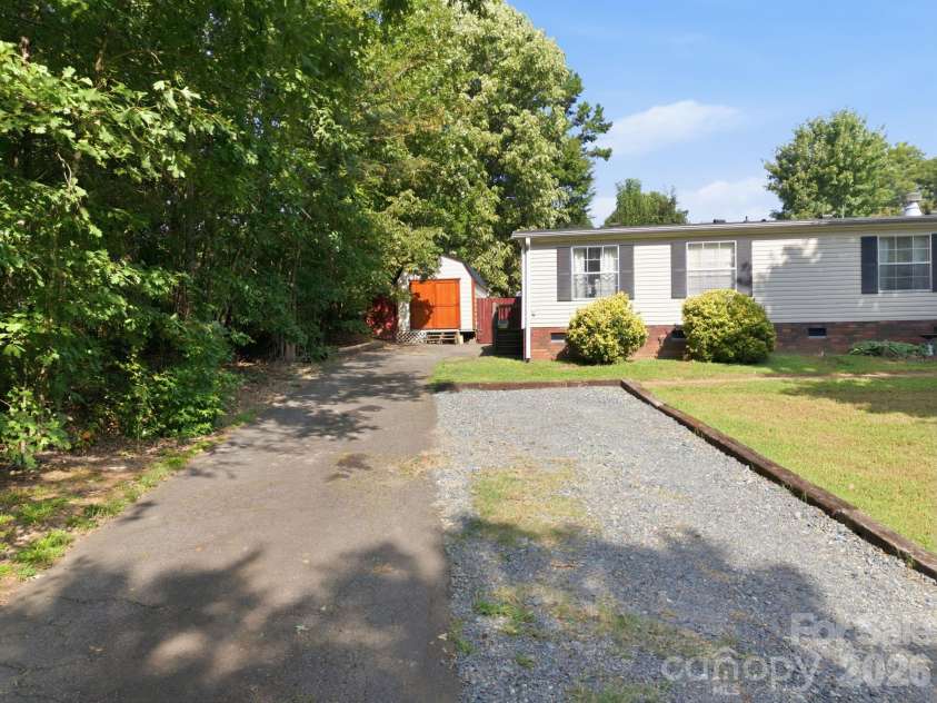2607 Forsythe Lane, Concord, NC 28025.  MLS# CAR4418205, YatesRealty ID 48705. 