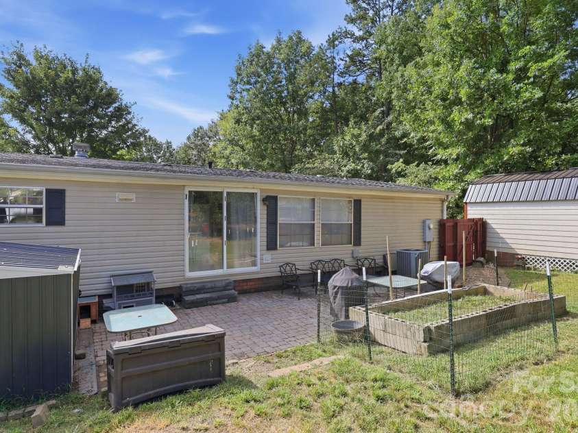 2607 Forsythe Lane, Concord, NC 28025.  MLS# CAR4418205, YatesRealty ID 48705. 