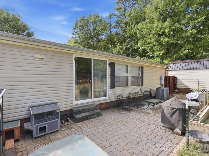 2607 Forsythe Lane, Concord, NC 28025.  MLS# CAR4418205, YatesRealty ID 48705. 