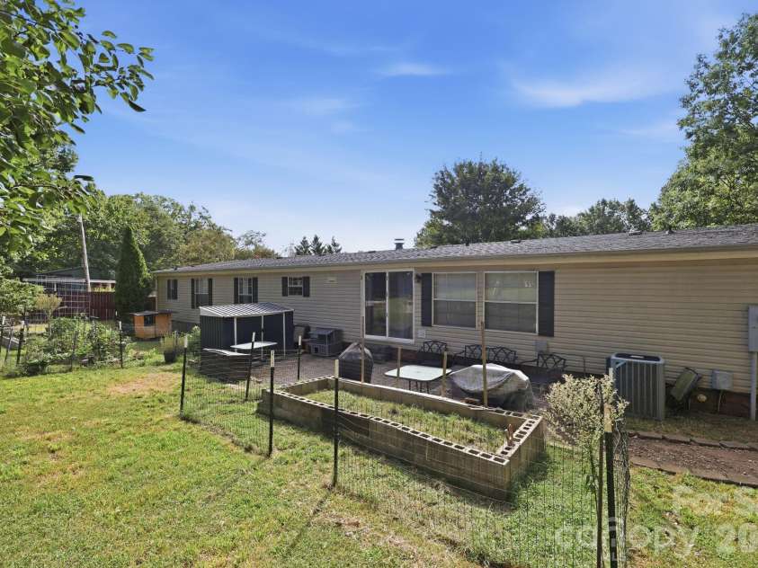2607 Forsythe Lane, Concord, NC 28025.  MLS# CAR4418205, YatesRealty ID 48705. 