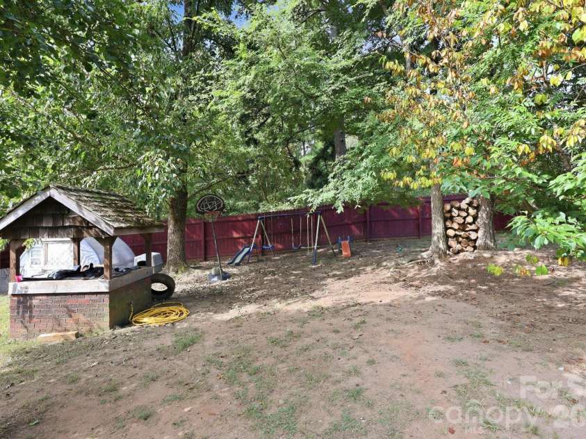 2607 Forsythe Lane, Concord, NC 28025.  MLS# CAR4418205, YatesRealty ID 48705. 