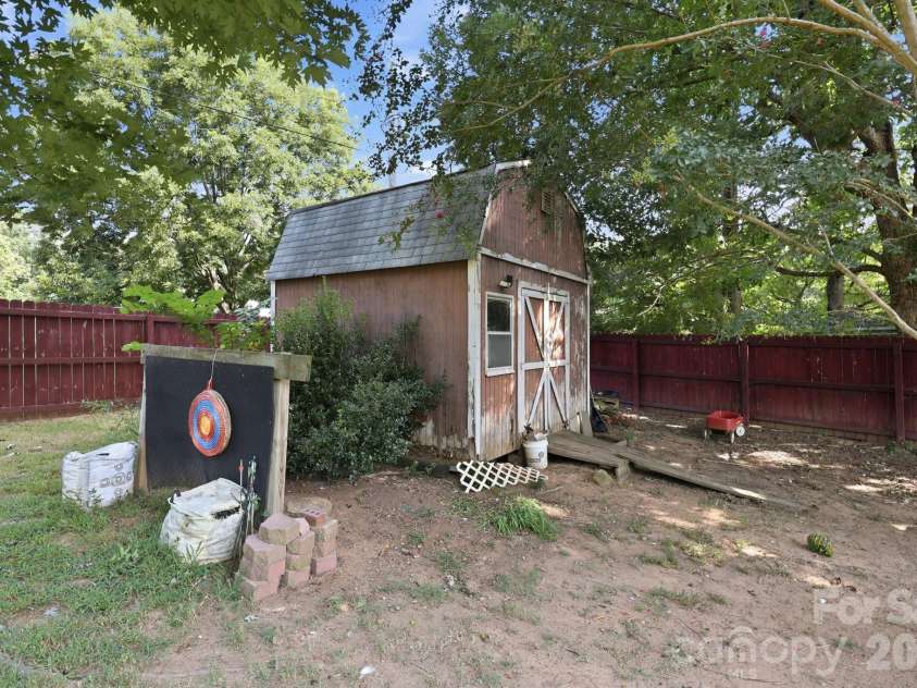 2607 Forsythe Lane, Concord, NC 28025.  MLS# CAR4418205, YatesRealty ID 48705. 