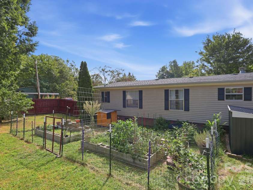 2607 Forsythe Lane, Concord, NC 28025.  MLS# CAR4418205, YatesRealty ID 48705. 