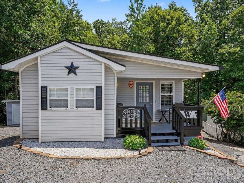 113 Lake View Drive, New London, NC 28127.  MLS# CAR4396569, YatesRealty ID 48706. 