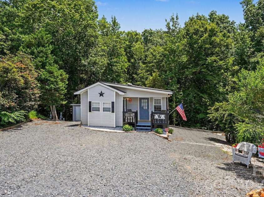 113 Lake View Drive, New London, NC 28127.  MLS# CAR4396569, YatesRealty ID 48706. 
