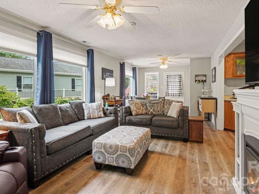 113 Lake View Drive, New London, NC 28127.  MLS# CAR4396569, YatesRealty ID 48706. 