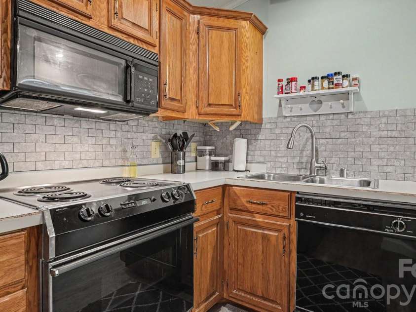 113 Lake View Drive, New London, NC 28127.  MLS# CAR4396569, YatesRealty ID 48706. 