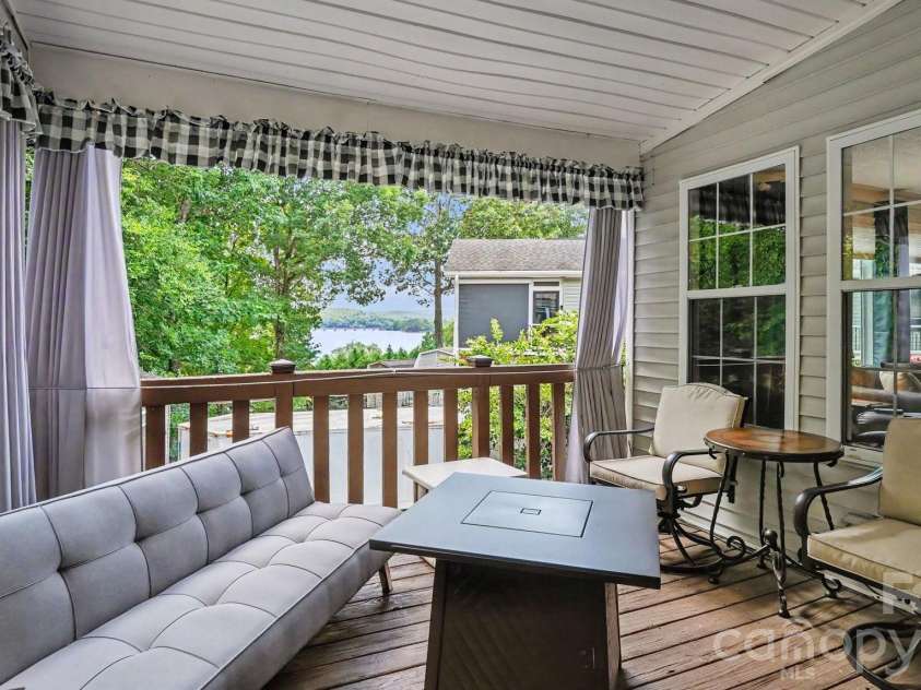 113 Lake View Drive, New London, NC 28127.  MLS# CAR4396569, YatesRealty ID 48706. 