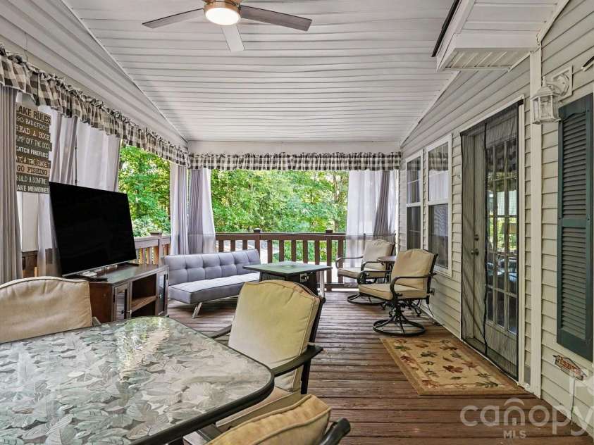 113 Lake View Drive, New London, NC 28127.  MLS# CAR4396569, YatesRealty ID 48706. 