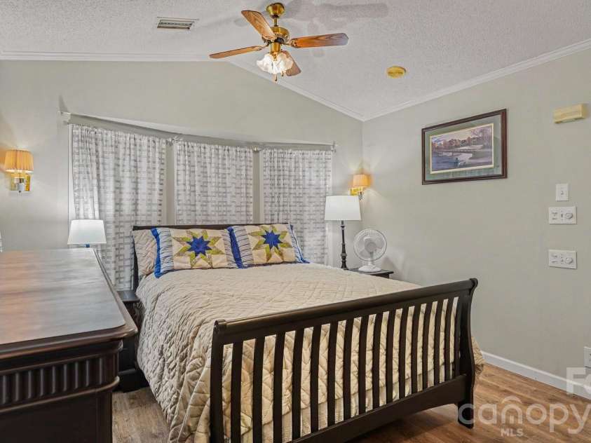 113 Lake View Drive, New London, NC 28127.  MLS# CAR4396569, YatesRealty ID 48706. 