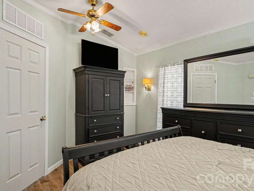 113 Lake View Drive, New London, NC 28127.  MLS# CAR4396569, YatesRealty ID 48706. 