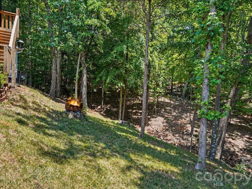 113 Lake View Drive, New London, NC 28127.  MLS# CAR4396569, YatesRealty ID 48706. 