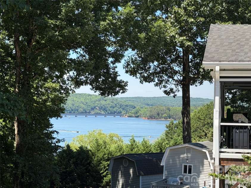 113 Lake View Drive, New London, NC 28127.  MLS# CAR4396569, YatesRealty ID 48706. 