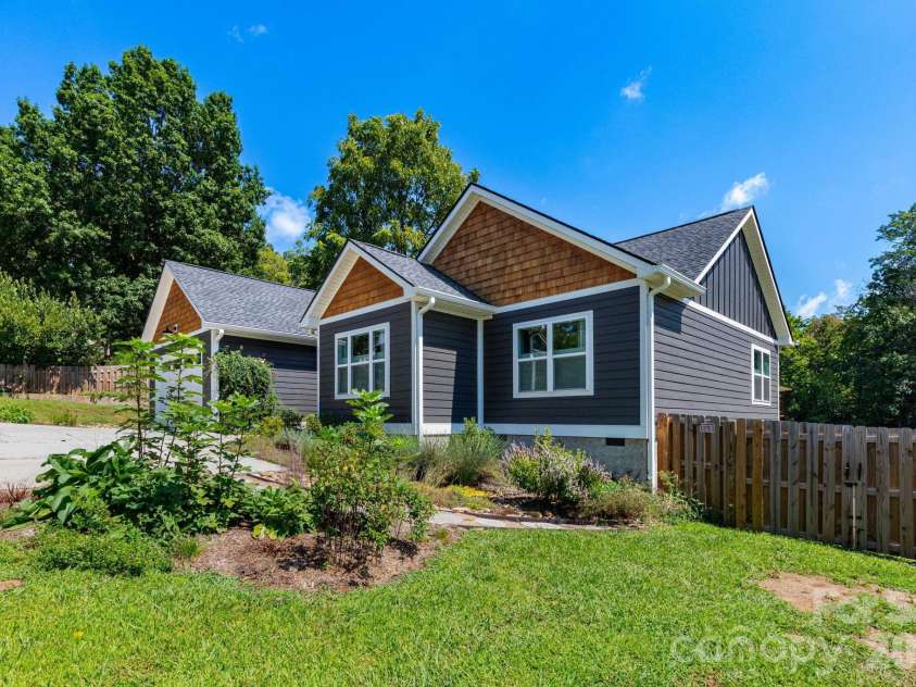 206 Padgettown Road, Black Mountain, NC 28711.  MLS# CAR4421314, YatesRealty ID 48707. Front of Home