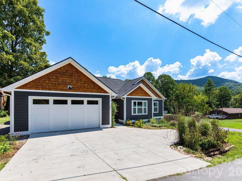 206 Padgettown Road, Black Mountain, NC 28711.  MLS# CAR4421314, YatesRealty ID 48707. Front of Home