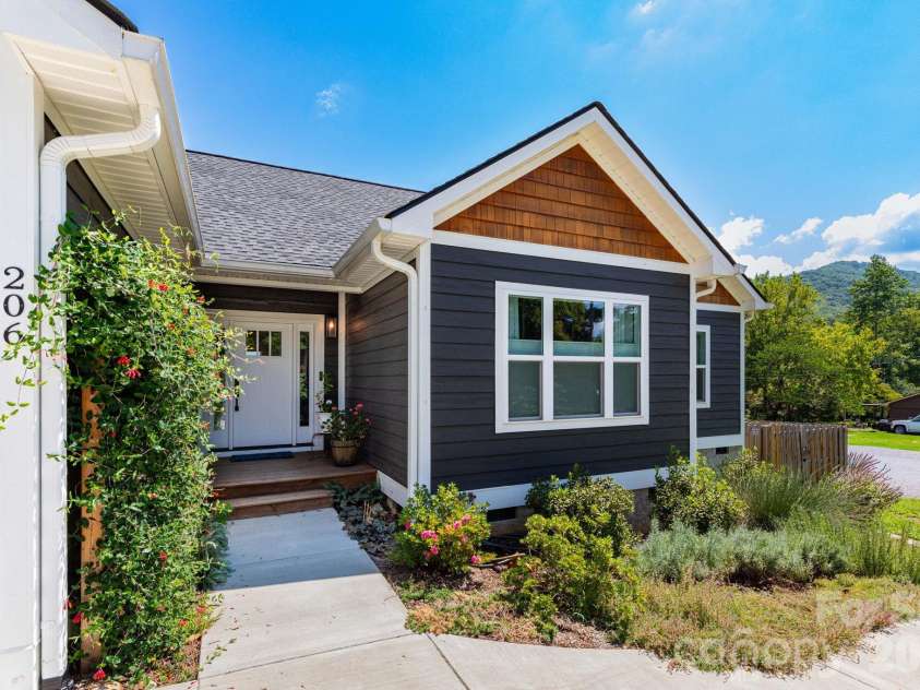 206 Padgettown Road, Black Mountain, NC 28711.  MLS# CAR4421314, YatesRealty ID 48707. Front Porch