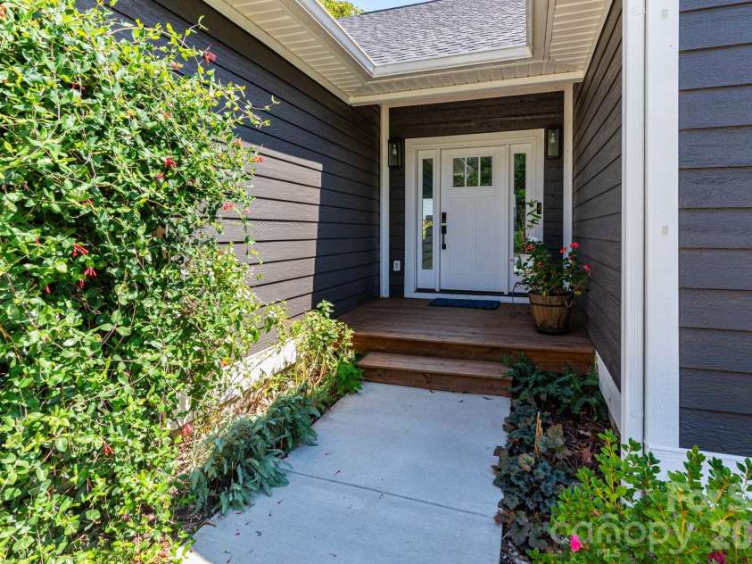 206 Padgettown Road, Black Mountain, NC 28711.  MLS# CAR4421314, YatesRealty ID 48707. Front Porch