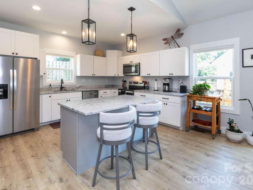 206 Padgettown Road, Black Mountain, NC 28711.  MLS# CAR4421314, YatesRealty ID 48707. Kitchen