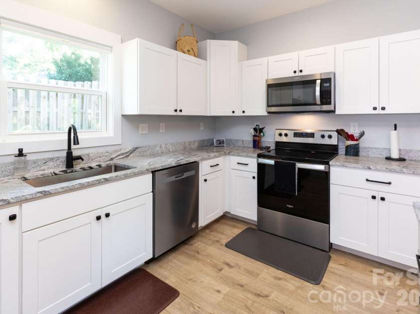 206 Padgettown Road, Black Mountain, NC 28711.  MLS# CAR4421314, YatesRealty ID 48707. Kitchen
