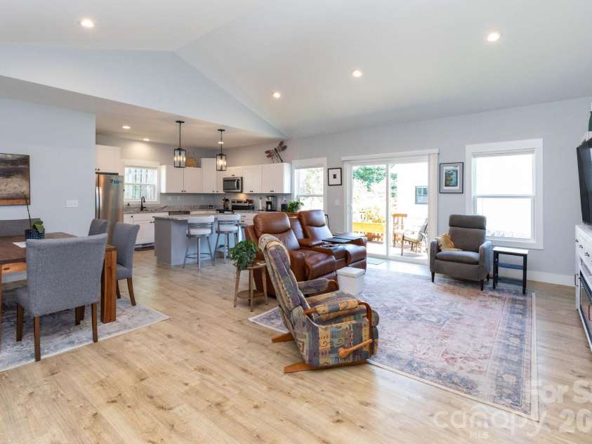 206 Padgettown Road, Black Mountain, NC 28711.  MLS# CAR4421314, YatesRealty ID 48707. Living Room