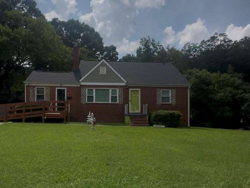 543 Bowman Road, Charlotte, NC 28217.  MLS# CAR4421067, YatesRealty ID 48708. 