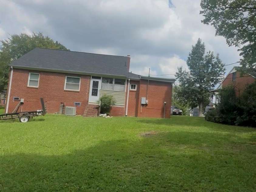 543 Bowman Road, Charlotte, NC 28217.  MLS# CAR4421067, YatesRealty ID 48708. 