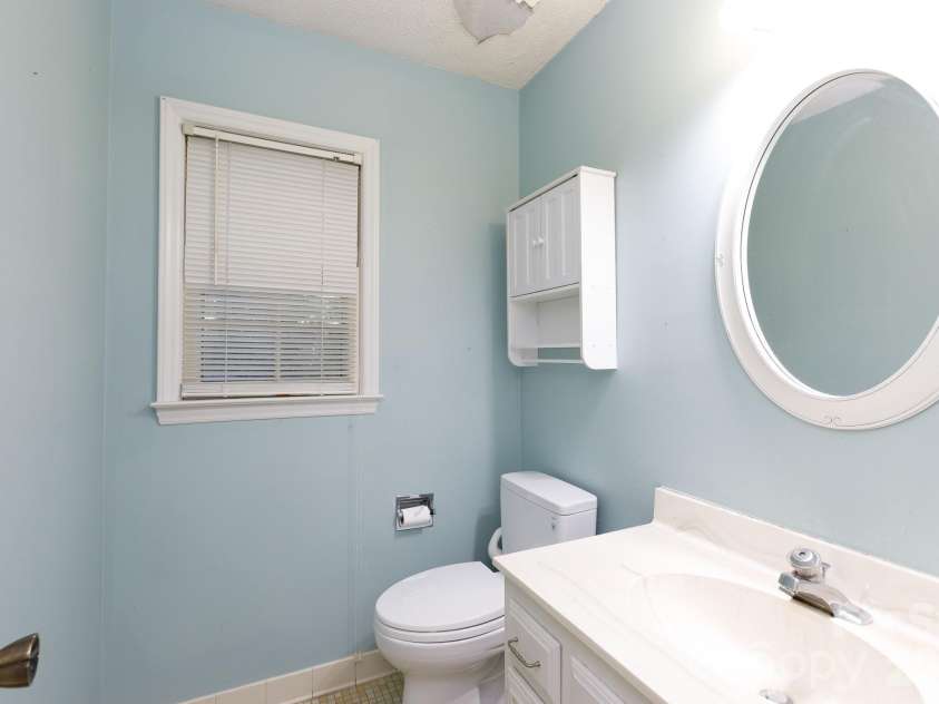 6323 Chalyce Lane, Charlotte, NC 28270.  MLS# CAR4418744, YatesRealty ID 48709. 1/2 bath