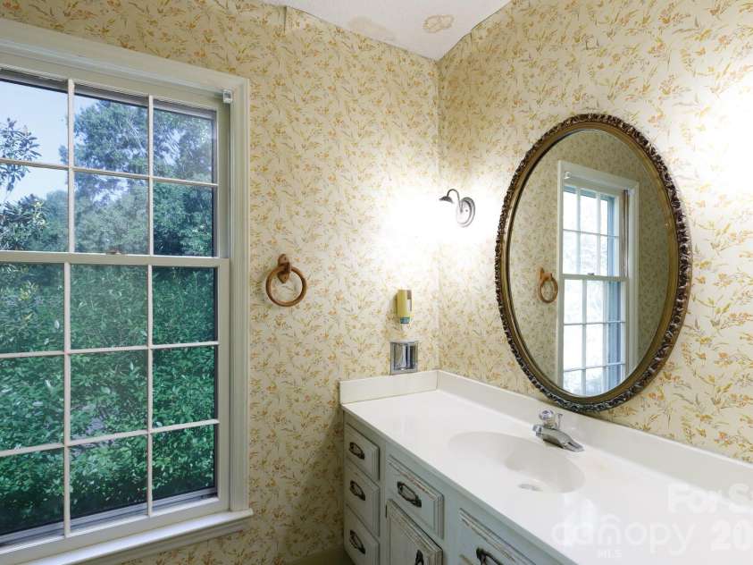 6323 Chalyce Lane, Charlotte, NC 28270.  MLS# CAR4418744, YatesRealty ID 48709. Guest bath