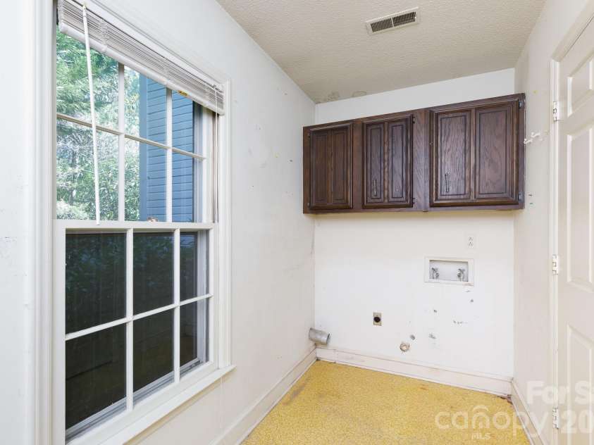6323 Chalyce Lane, Charlotte, NC 28270.  MLS# CAR4418744, YatesRealty ID 48709. Laundry room