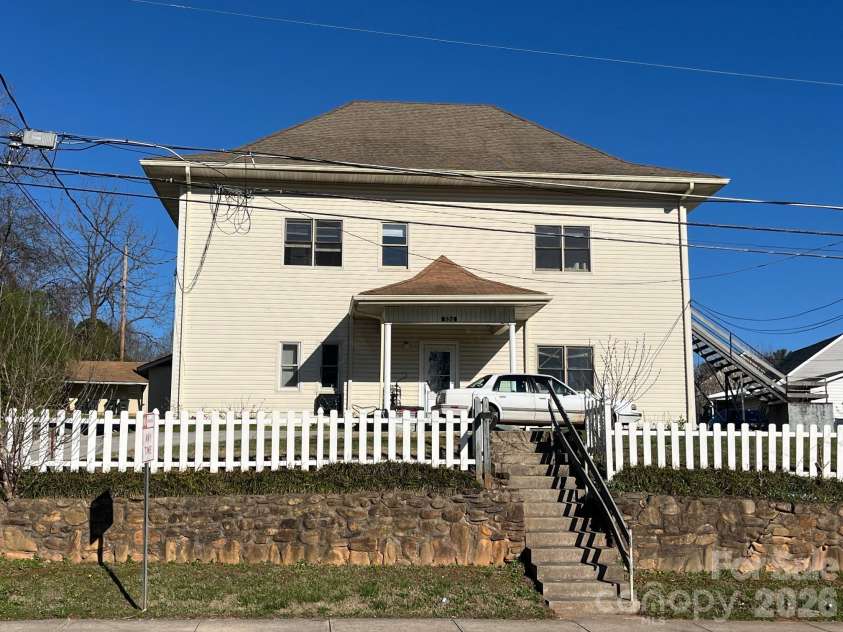 524 Baldwin Avenue, Marion, NC 28752.  MLS# CAR4357169, YatesRealty ID 4871. 