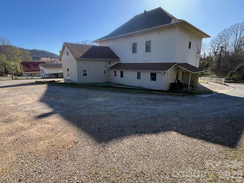 524 Baldwin Avenue, Marion, NC 28752.  MLS# CAR4357169, YatesRealty ID 4871. 