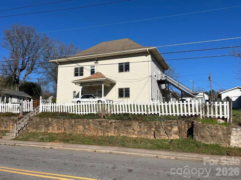 524 Baldwin Avenue, Marion, NC 28752.  MLS# CAR4357169, YatesRealty ID 4871. 