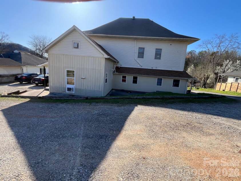 524 Baldwin Avenue, Marion, NC 28752.  MLS# CAR4357169, YatesRealty ID 4871. 