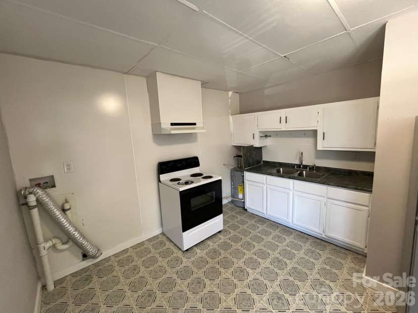 524 Baldwin Avenue, Marion, NC 28752.  MLS# CAR4357169, YatesRealty ID 4871. 