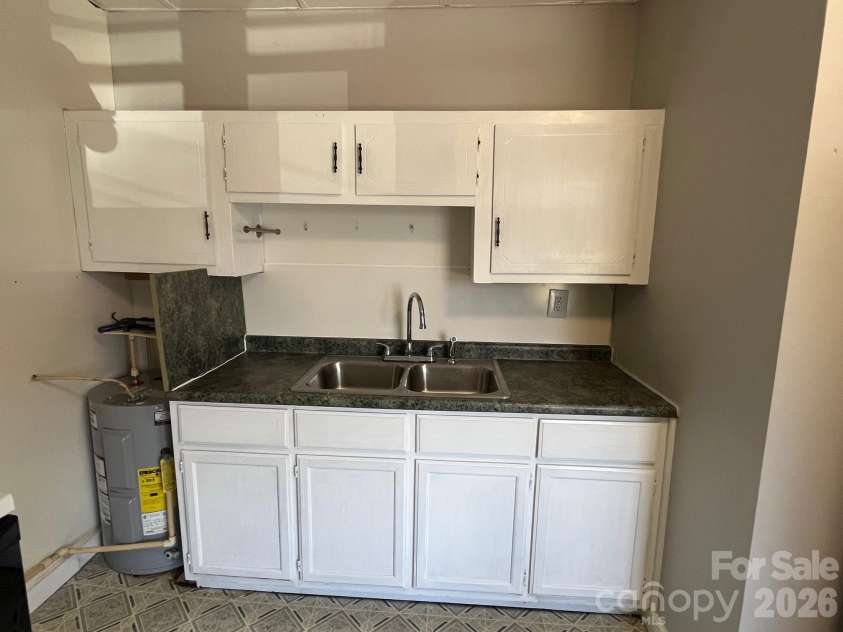 524 Baldwin Avenue, Marion, NC 28752.  MLS# CAR4357169, YatesRealty ID 4871. 