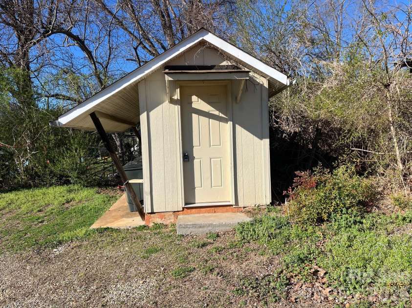 524 Baldwin Avenue, Marion, NC 28752.  MLS# CAR4357169, YatesRealty ID 4871. 