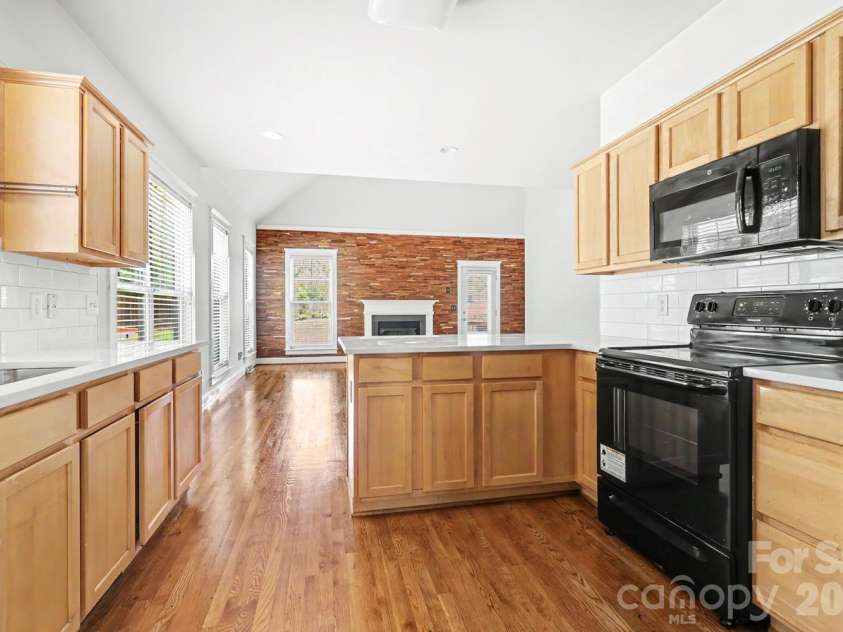 3044 Parker Green Trail, Charlotte, NC 28269.  MLS# CAR4393794, YatesRealty ID 48710. 