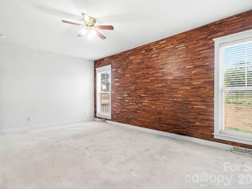 3044 Parker Green Trail, Charlotte, NC 28269.  MLS# CAR4393794, YatesRealty ID 48710. 