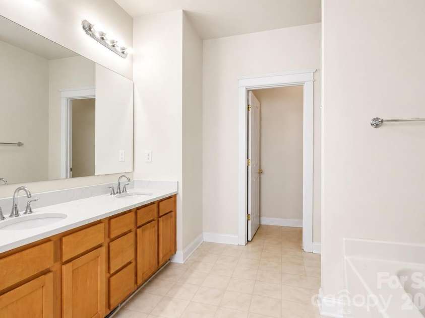 3044 Parker Green Trail, Charlotte, NC 28269.  MLS# CAR4393794, YatesRealty ID 48710. 