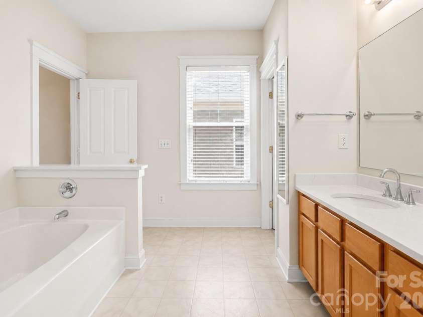 3044 Parker Green Trail, Charlotte, NC 28269.  MLS# CAR4393794, YatesRealty ID 48710. 