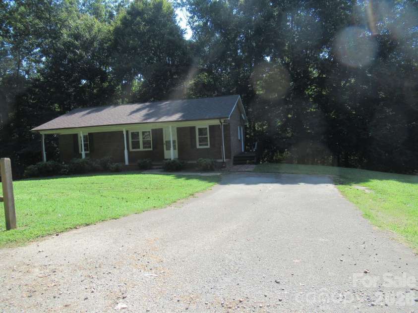 1809 Industrial Park Road, Lincolnton, NC 28092.  MLS# CAR4420946, YatesRealty ID 48713. Front Right View