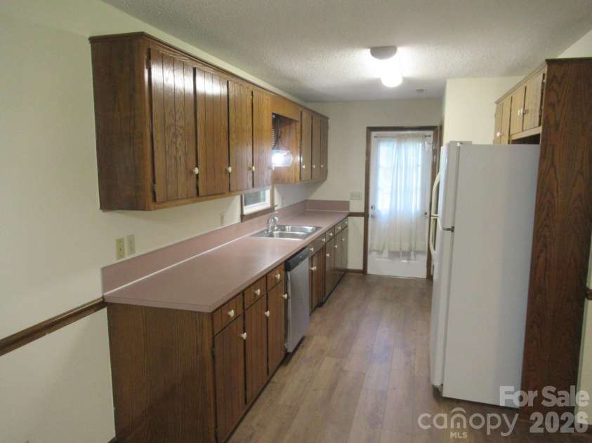 1809 Industrial Park Road, Lincolnton, NC 28092.  MLS# CAR4420946, YatesRealty ID 48713. Kitchen