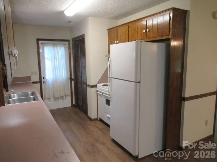 1809 Industrial Park Road, Lincolnton, NC 28092.  MLS# CAR4420946, YatesRealty ID 48713. Kitchen